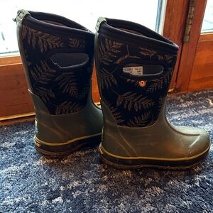 Kids Bogs size 12